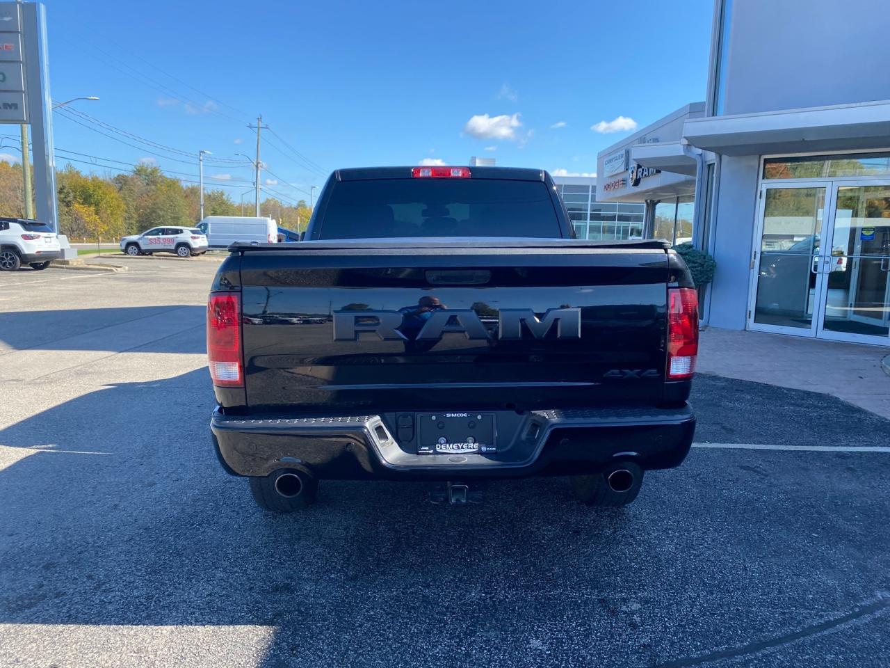 2022 RAM 1500 Classic TRADESMAN Photo3