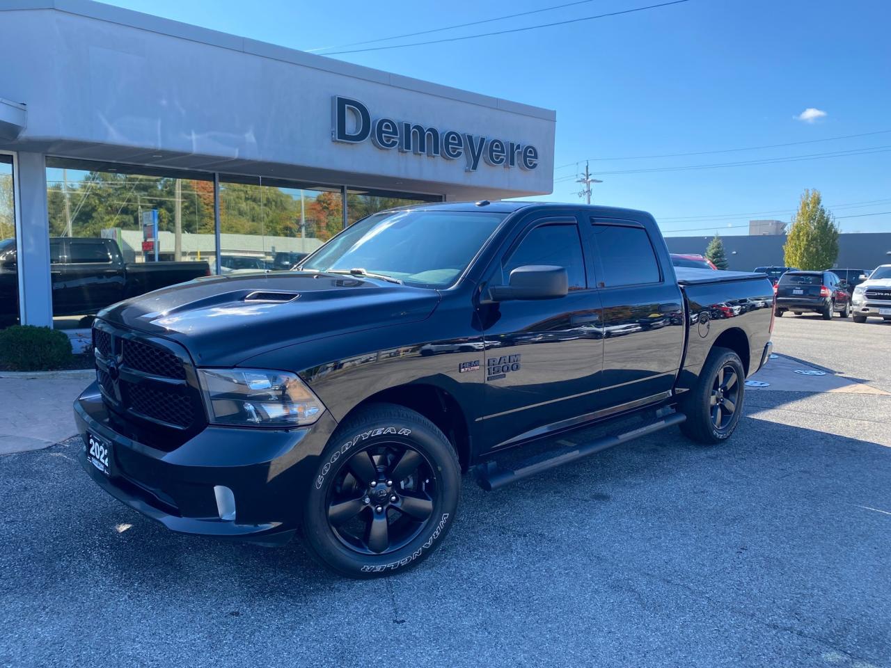 2022 RAM 1500 Classic TRADESMAN Photo0
