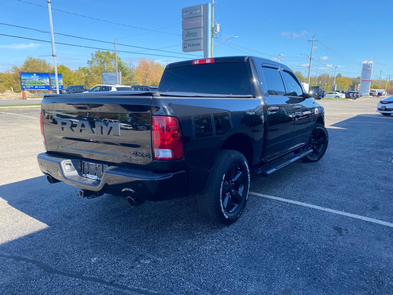 2022 RAM 1500 Classic TRADESMAN Photo4