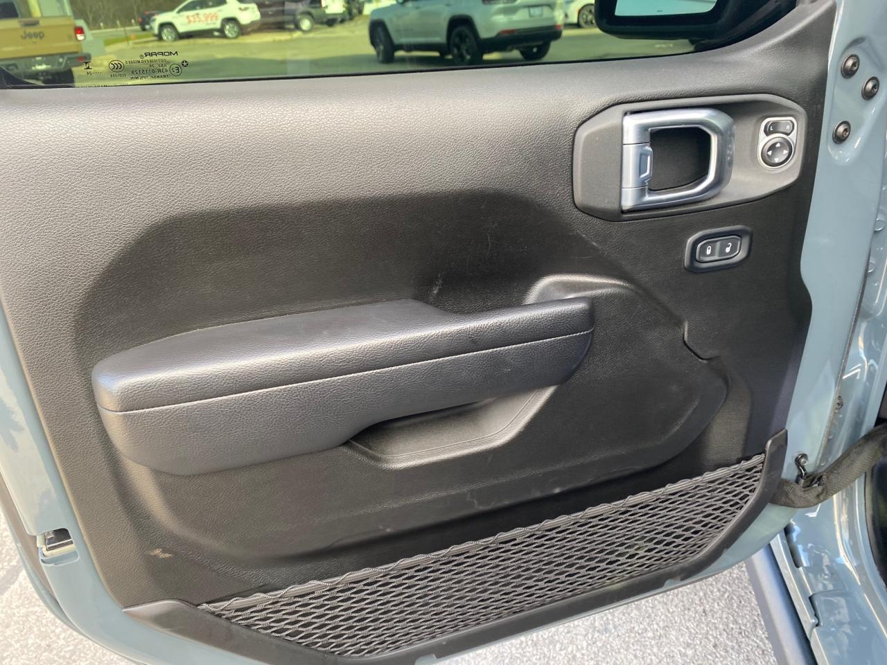 2024 Jeep Wrangler SPORT Photo