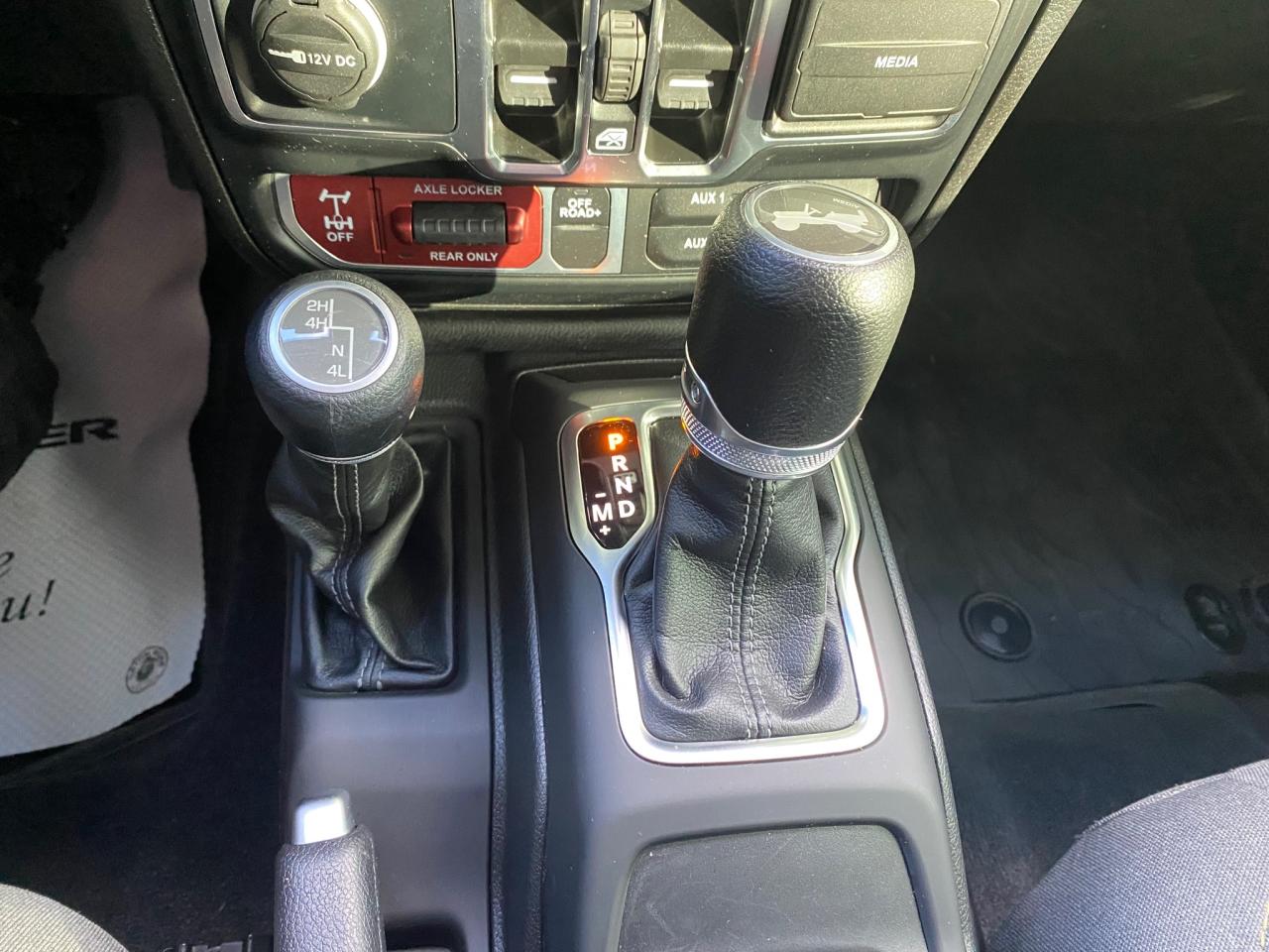 2024 Jeep Wrangler SPORT Photo