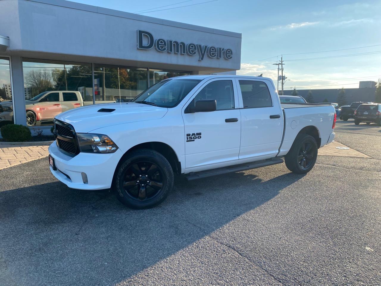 2023 RAM 1500 Classic TRADESMAN Photo0