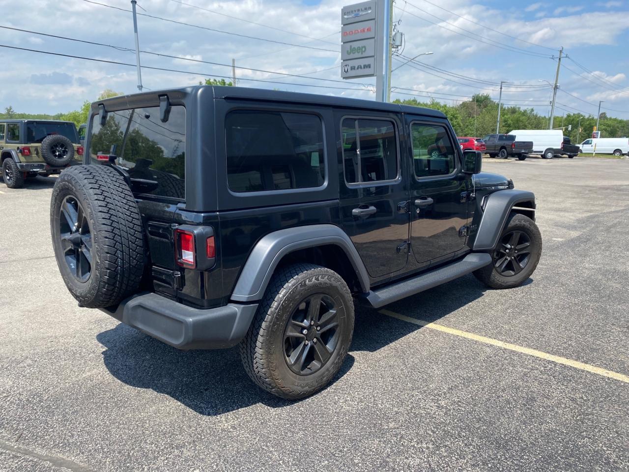 2023 Jeep Wrangler SPORT Photo4