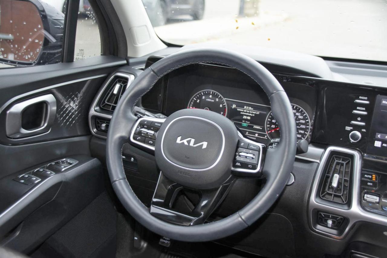 2023 Kia Sorento LX Photo