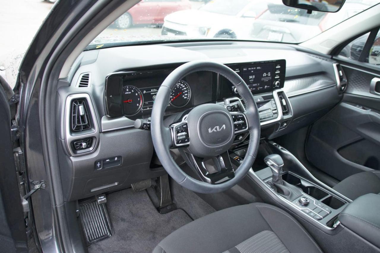 2023 Kia Sorento LX Photo