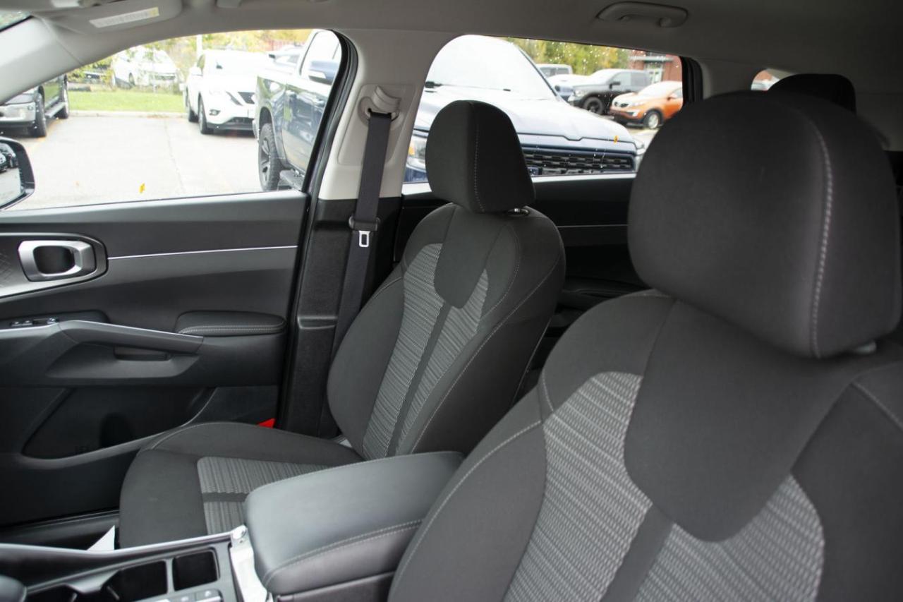 2023 Kia Sorento LX Photo