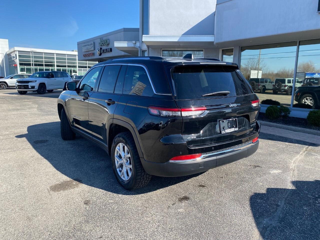 2023 Jeep Grand Cherokee LIMITED 4X4 Photo2