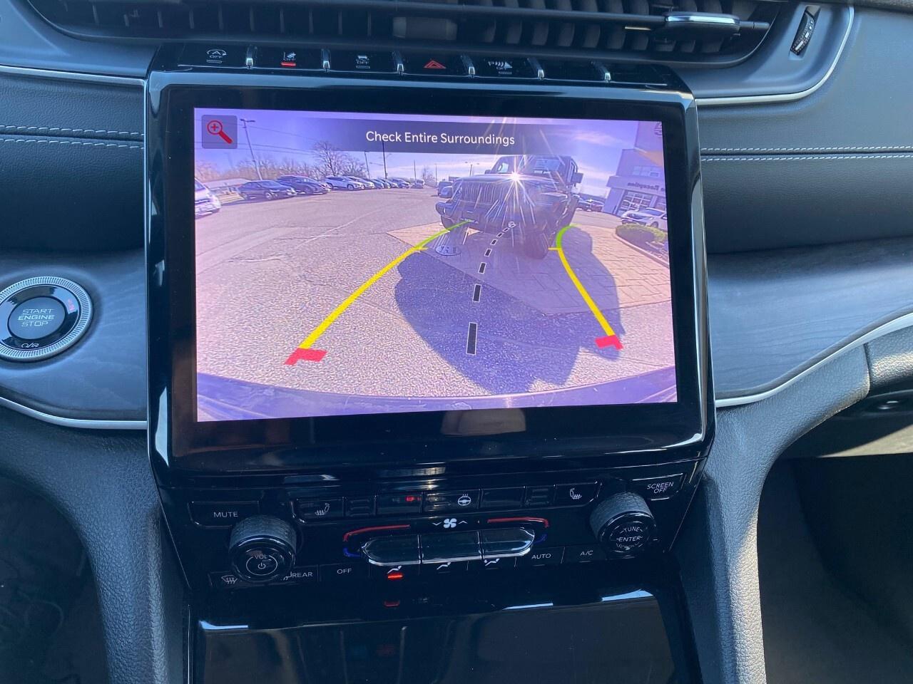 2023 Jeep Grand Cherokee LIMITED 4X4 Photo