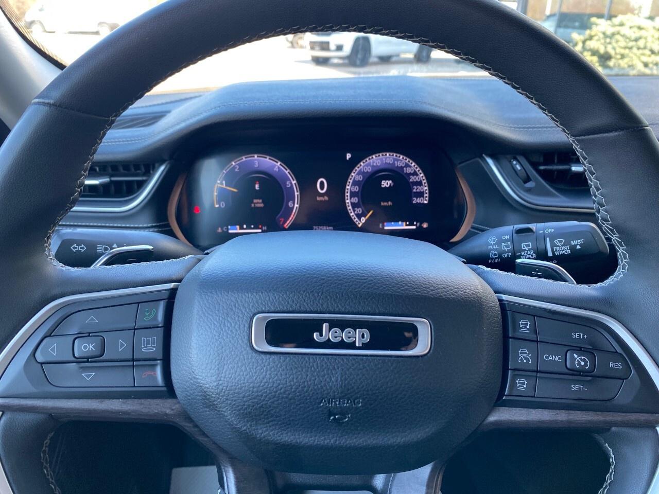 2023 Jeep Grand Cherokee LIMITED 4X4 Photo