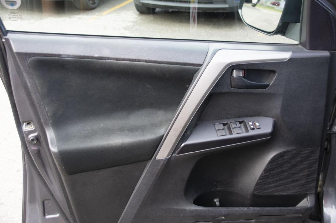 2018 Toyota RAV4 LE Photo