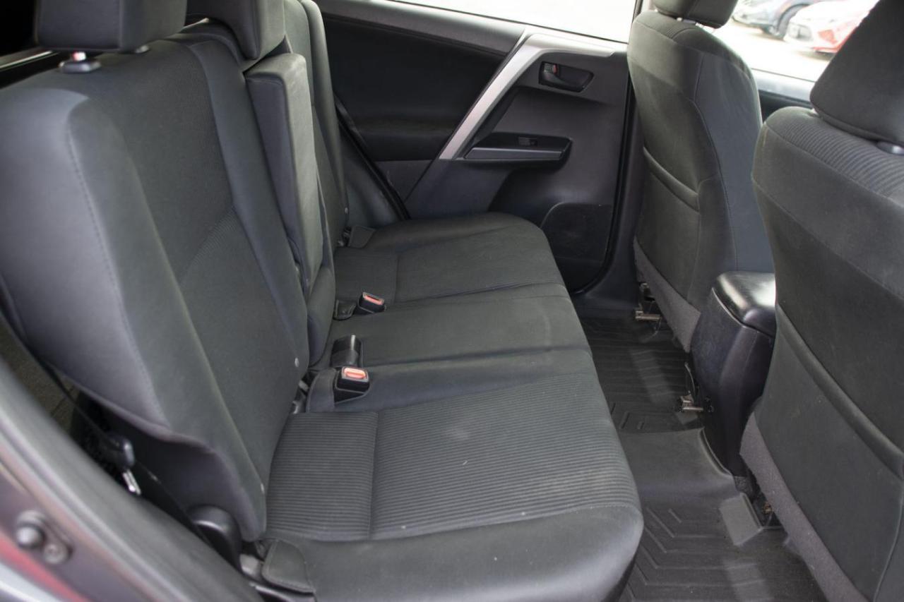 2018 Toyota RAV4 LE Photo