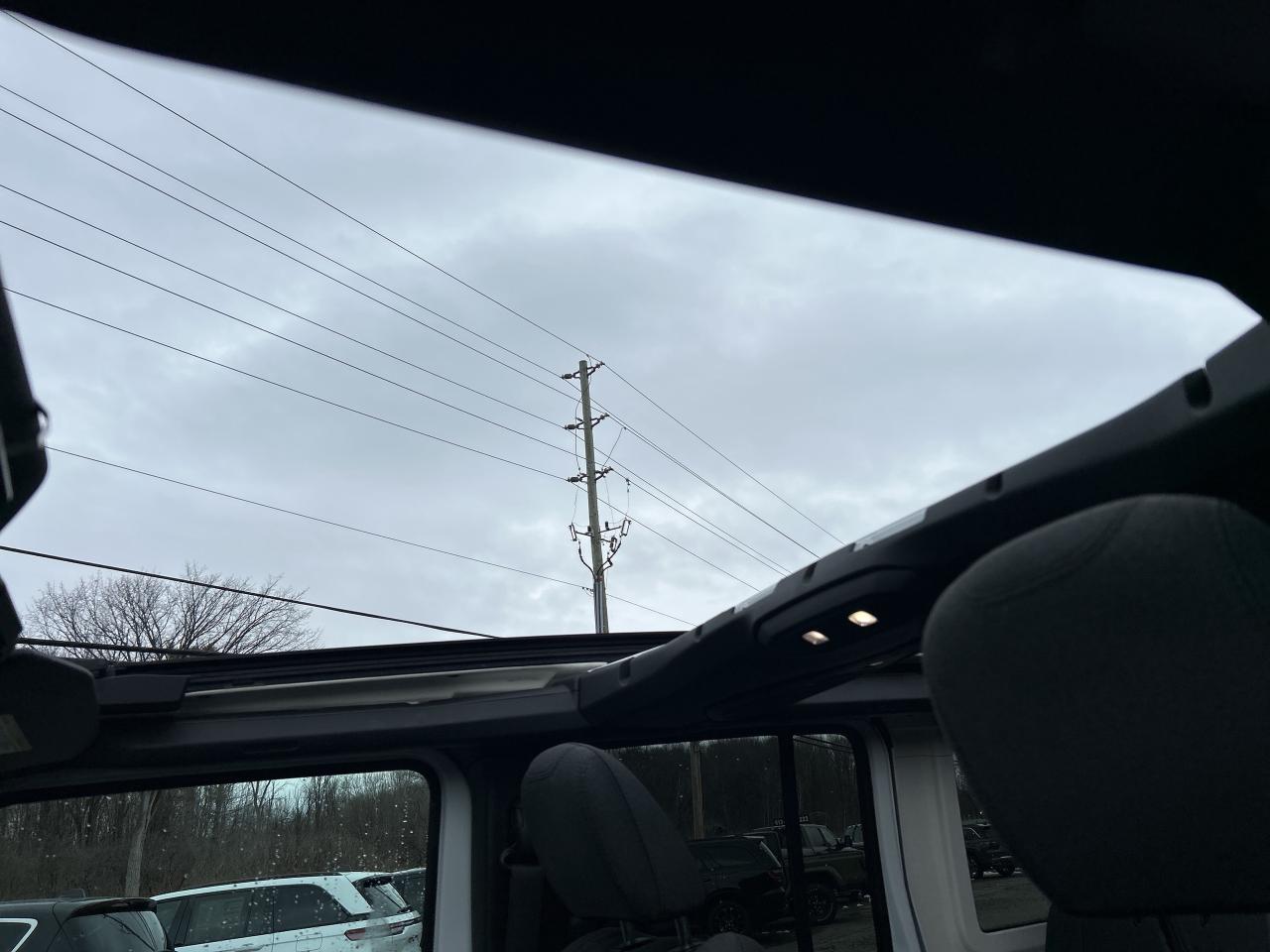 2024 Jeep Wrangler Rubicon Sky-One roof Photo