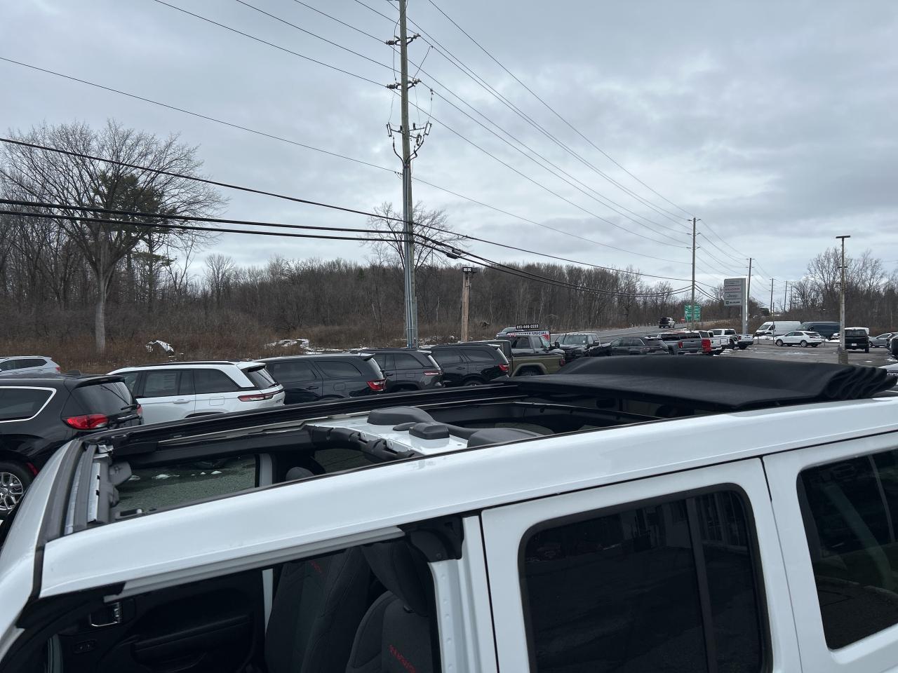 2024 Jeep Wrangler Rubicon Sky-One roof Photo