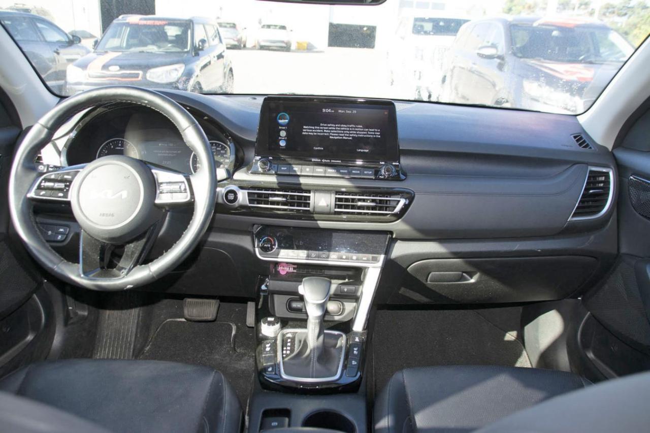 2023 Kia Seltos EX Photo3