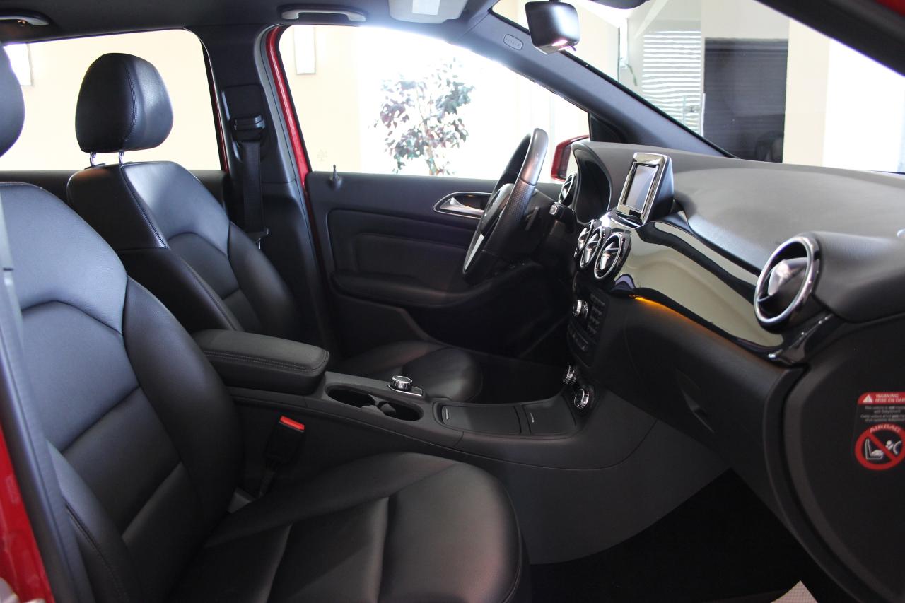 2014 Mercedes-Benz B-Class B250 Sports Tourer Photo