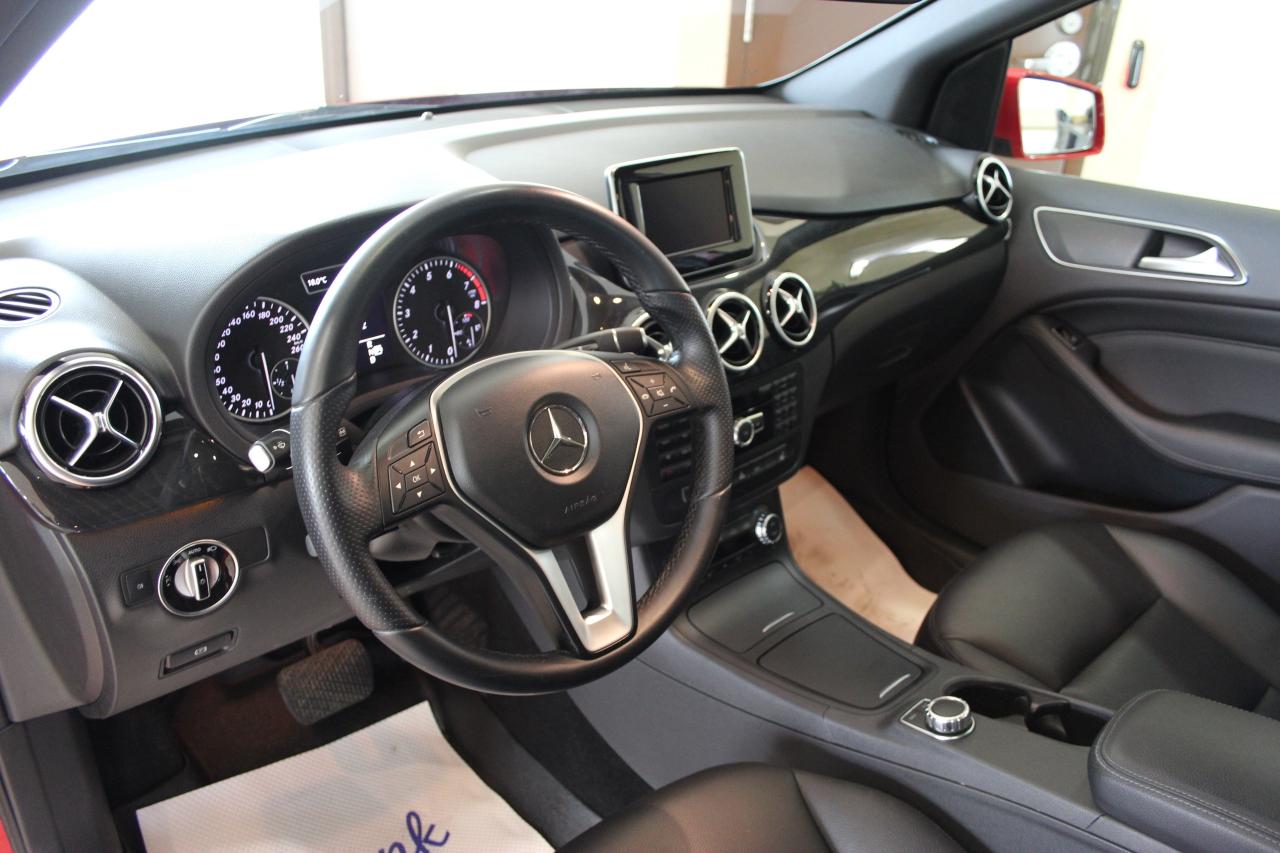 2014 Mercedes-Benz B-Class B250 Sports Tourer Photo