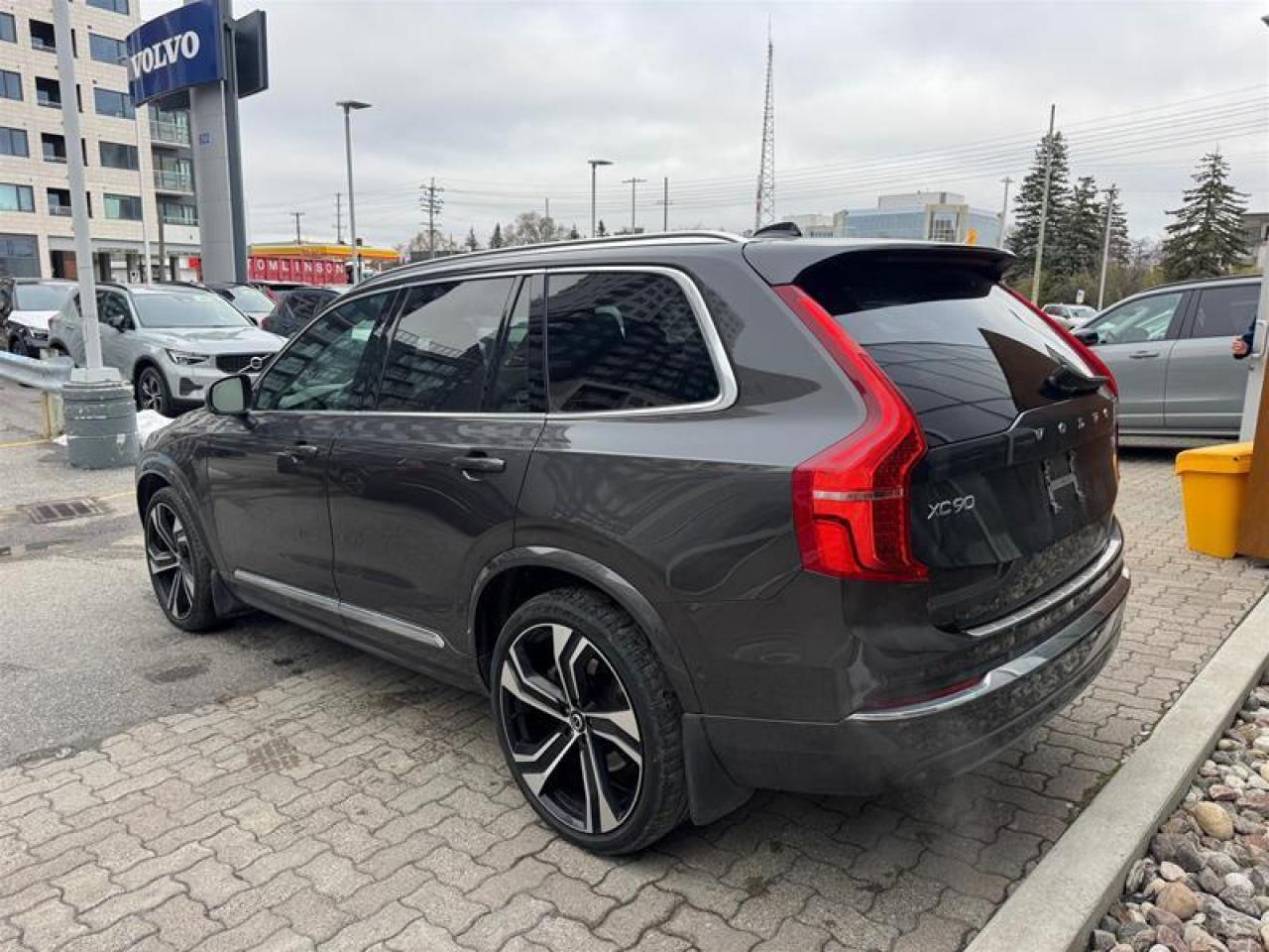 2024 Volvo XC90 B6 AWD Ultimate Bright Theme 7-Seater Photo3
