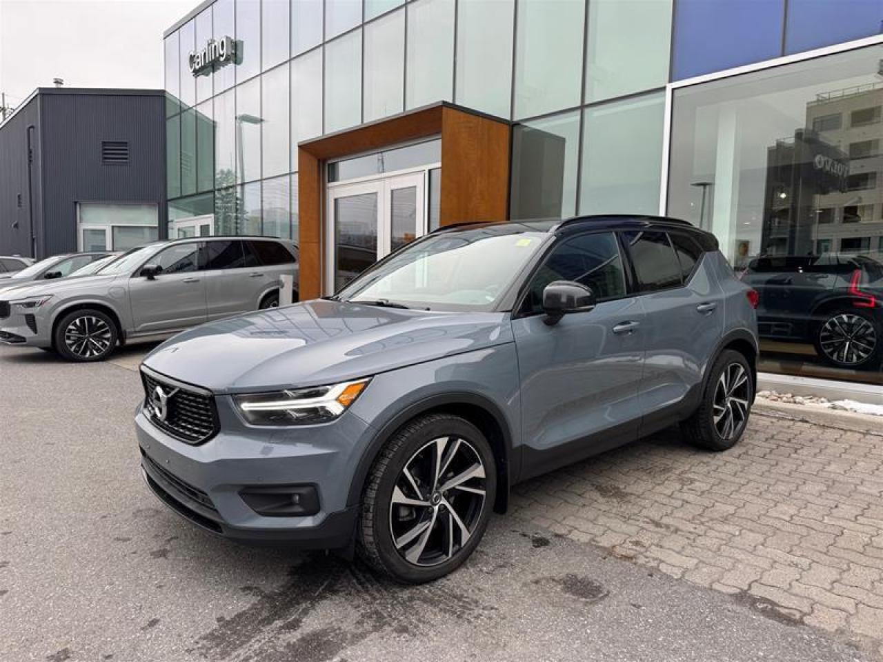 2022 Volvo XC40 T5 AWD R-Design Photo