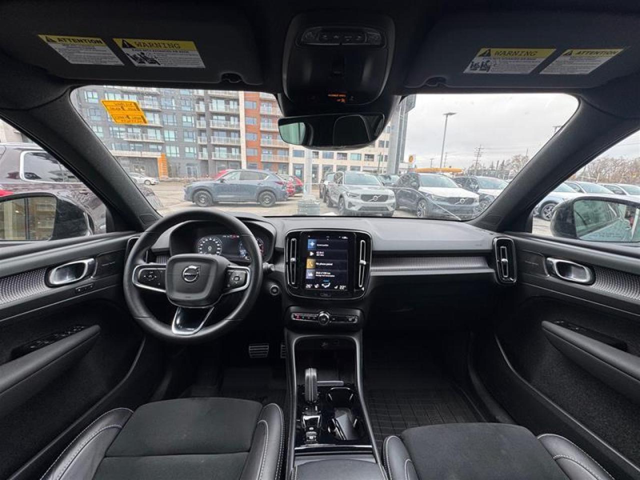 2022 Volvo XC40 T5 AWD R-Design Photo