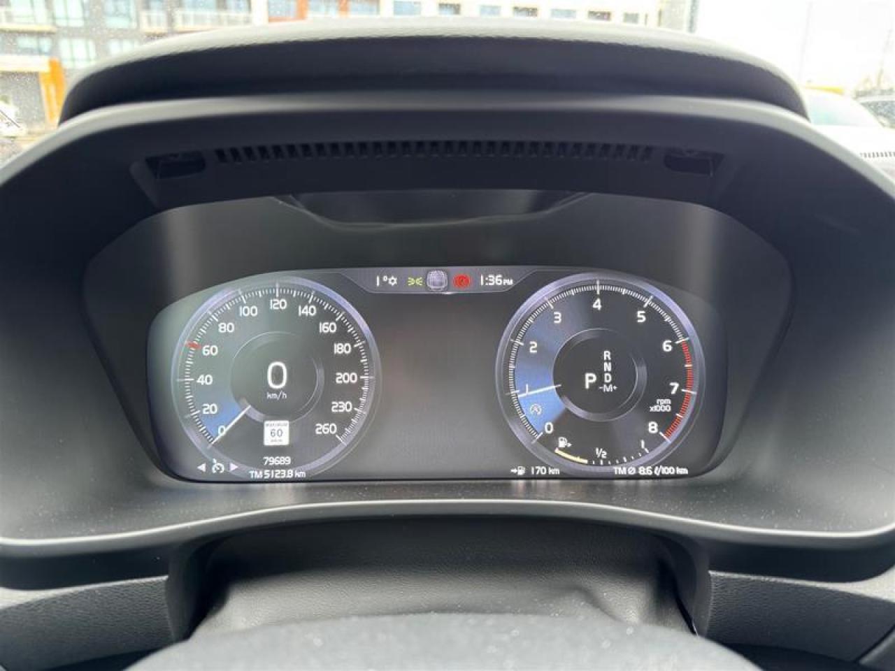 2022 Volvo XC40 T5 AWD R-Design Photo