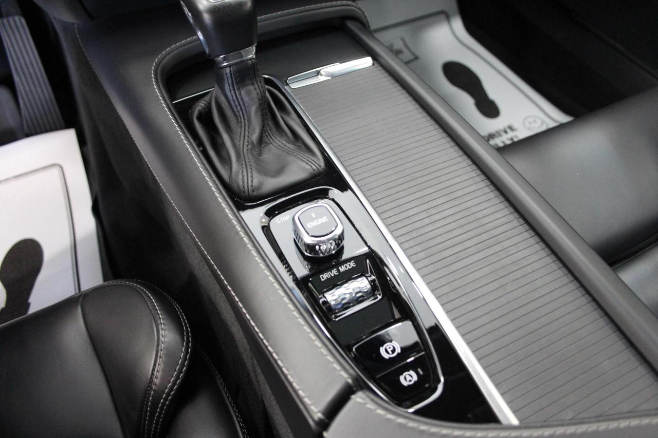 2017 Volvo S90 T6 AWD Momentum Low KM No Accidents! Photo