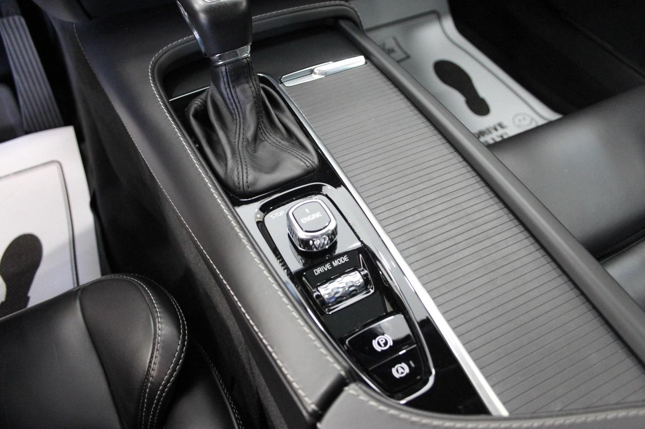 2017 Volvo S90 T6 AWD Momentum Low KM No Accidents! Photo