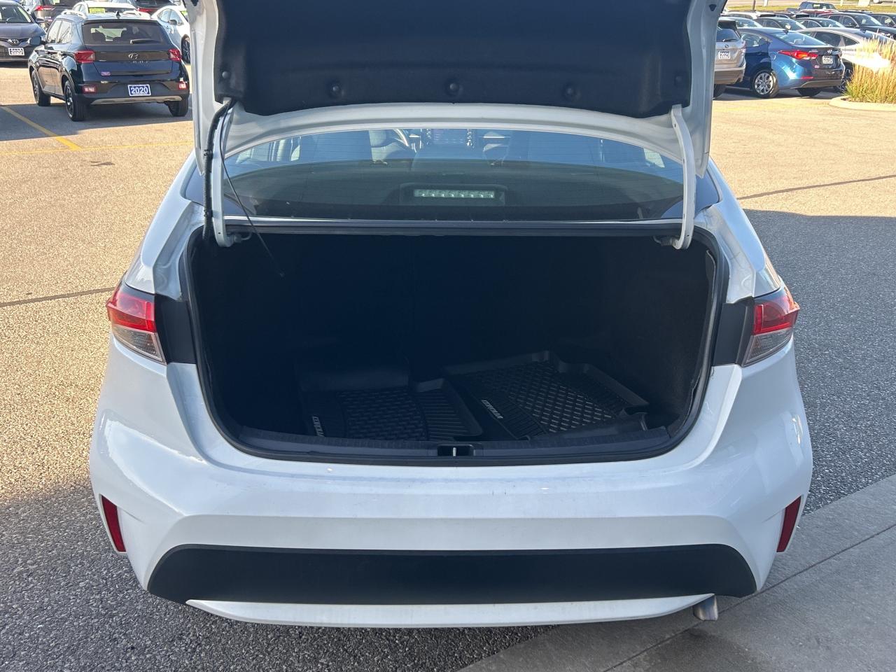 2020 Toyota Corolla LE   Clean Carfax Photo