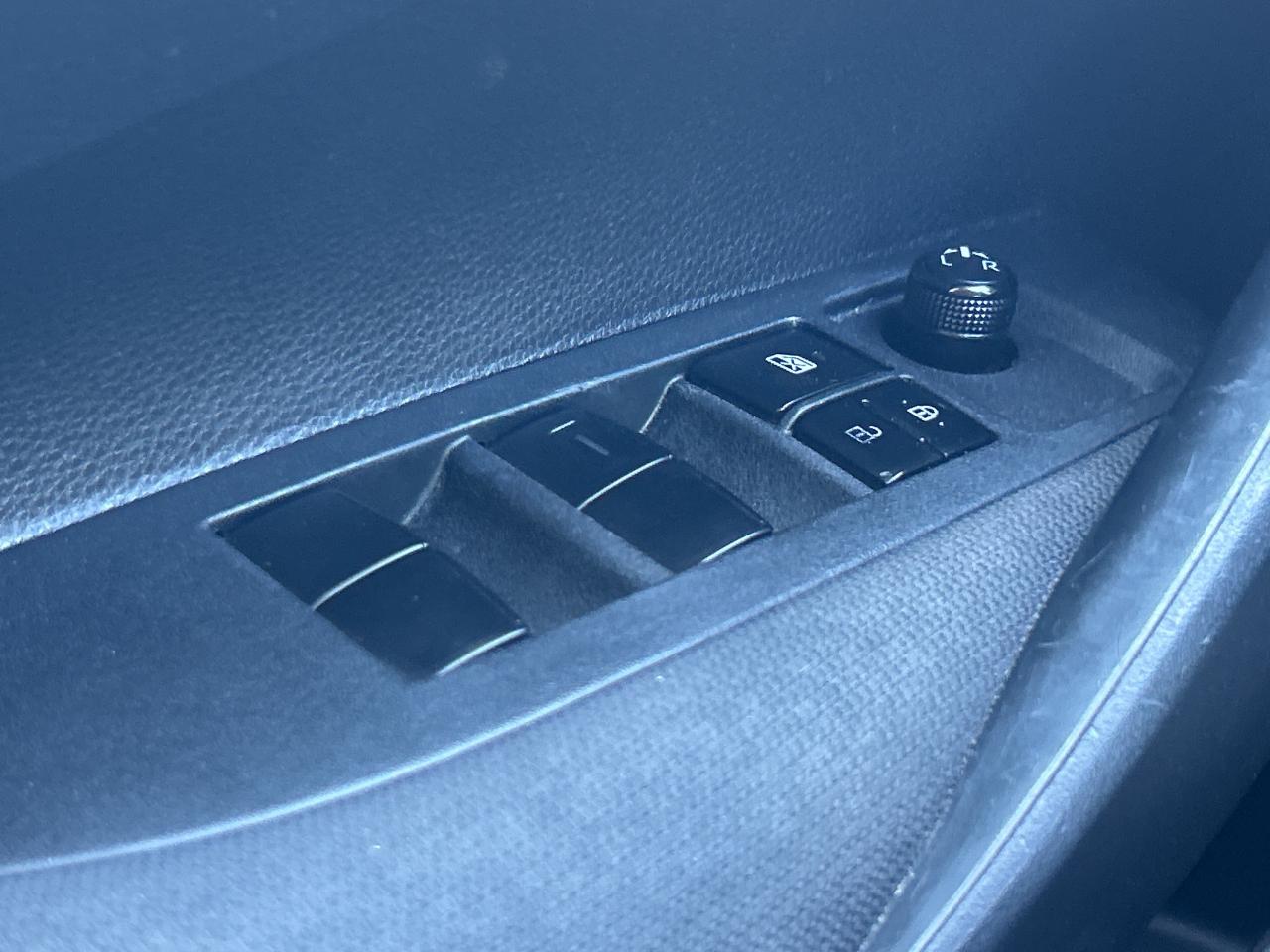 2020 Toyota Corolla LE   Clean Carfax Photo