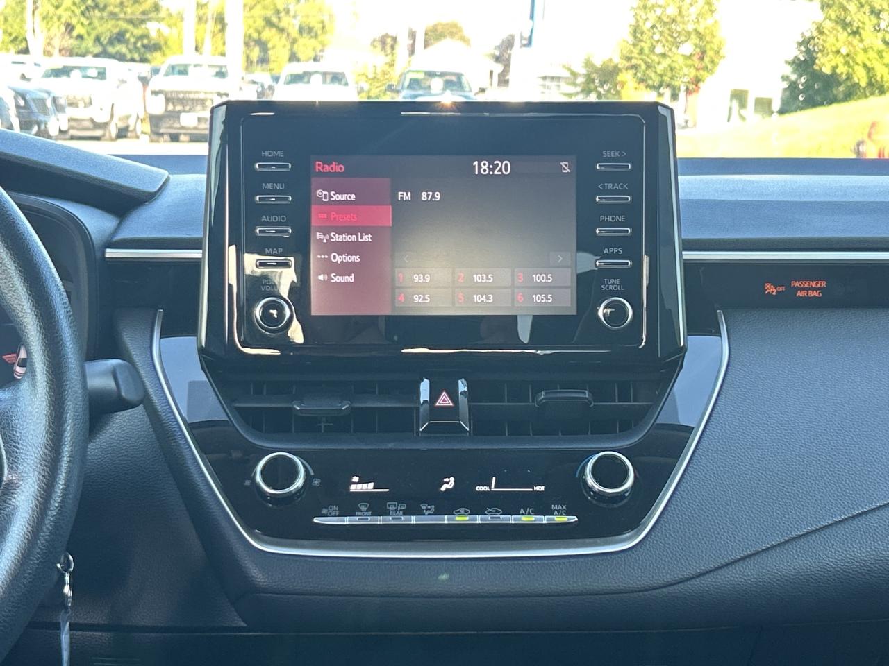 2020 Toyota Corolla LE   Clean Carfax Photo