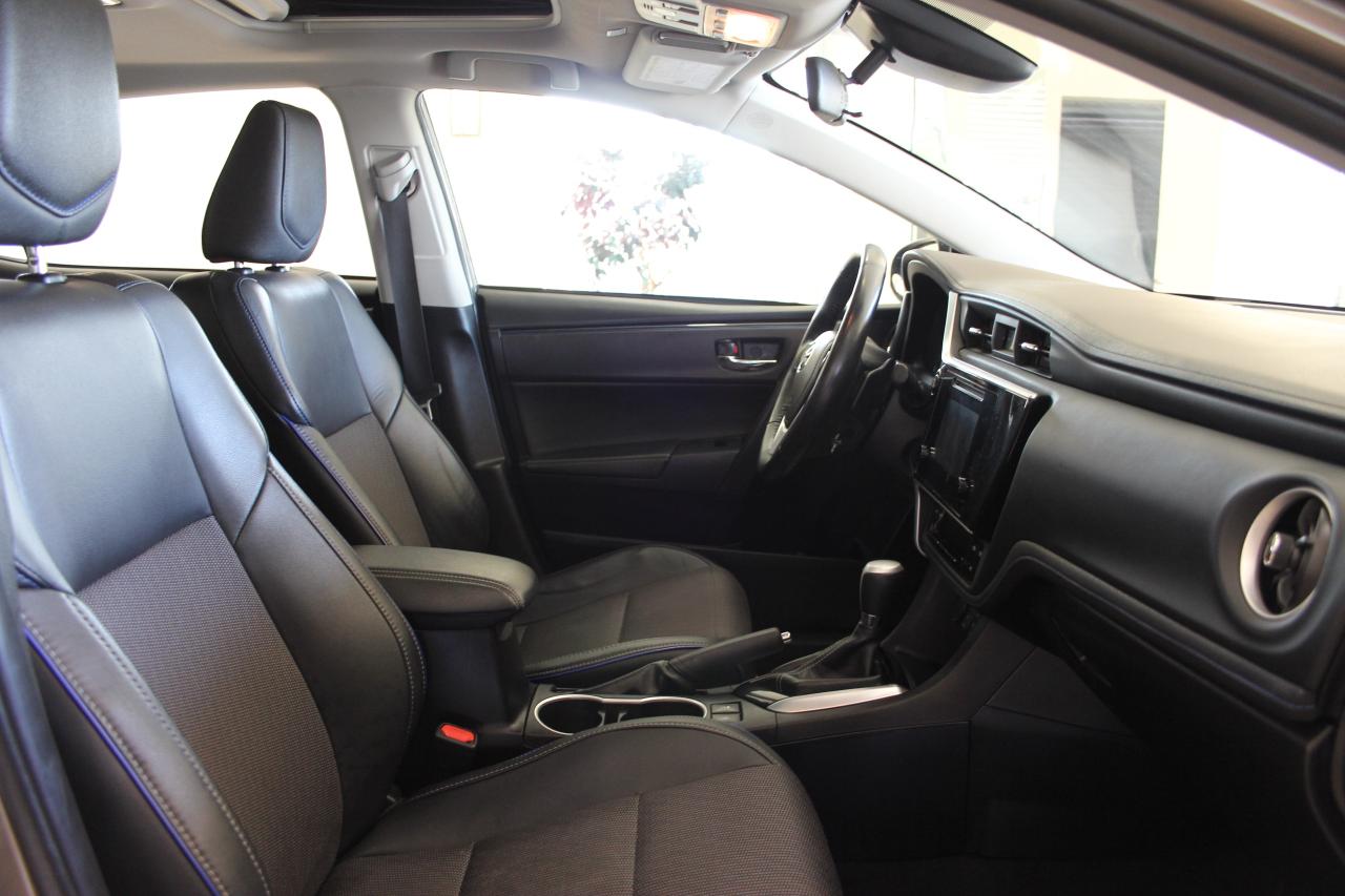 2019 Toyota Corolla SE CVT Sunroof RearCam Heated Seats! Photo
