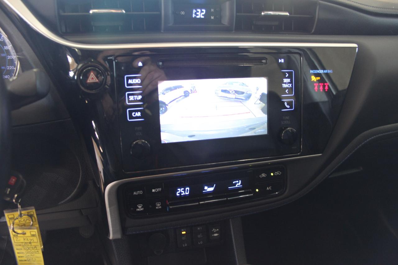 2019 Toyota Corolla SE CVT Sunroof RearCam Heated Seats! Photo