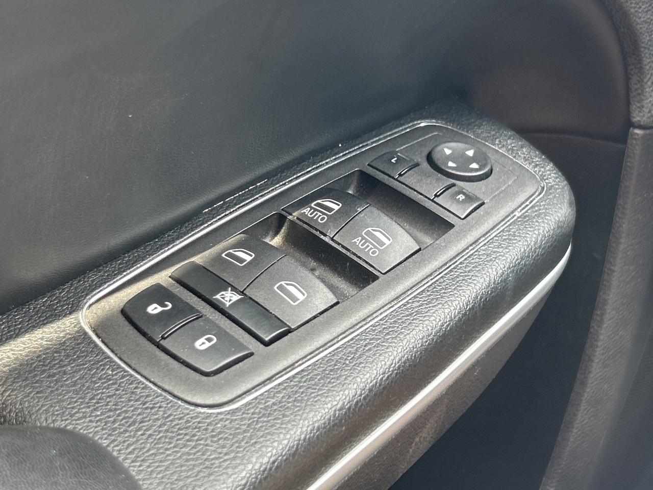 2023 Chrysler 300 Touring L   Panoramic Roof   Loaded Photo