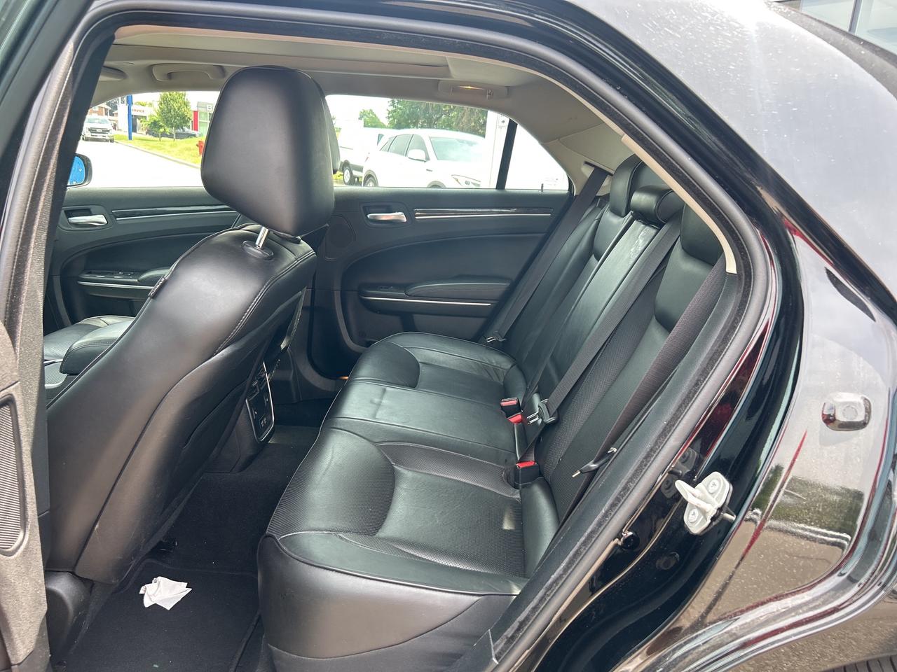 2023 Chrysler 300 Touring    Panoramic Roof    AWD I  NAV Photo