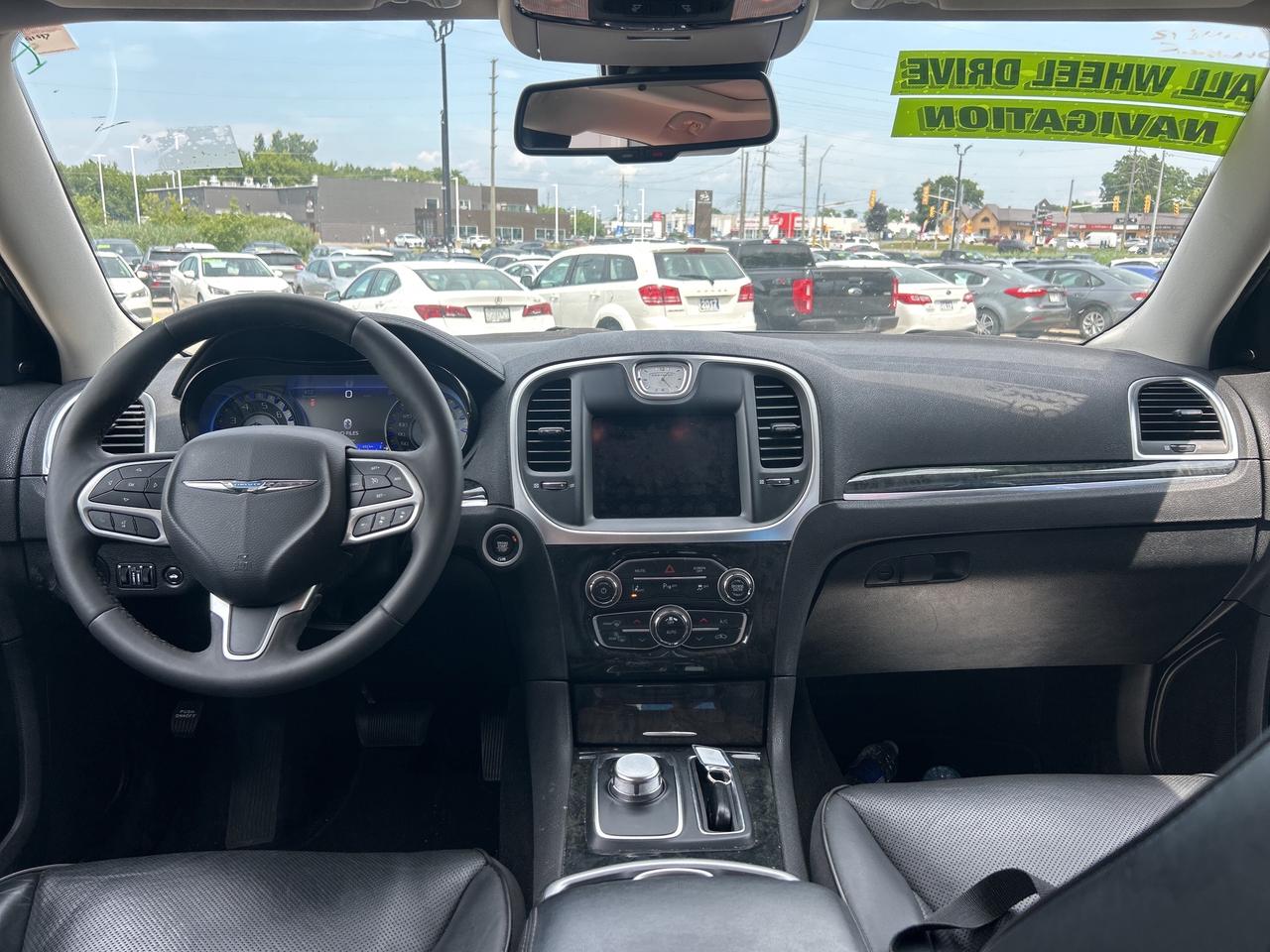 2023 Chrysler 300 Touring    Panoramic Roof    AWD I  NAV Photo