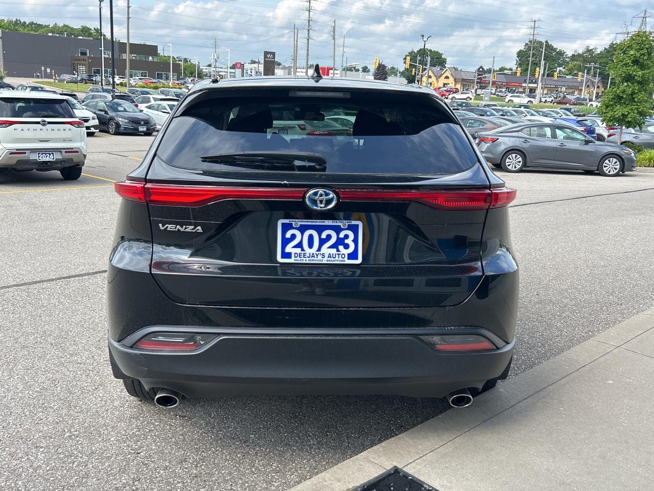 2023 Toyota Venza LE Hybrid   Clean Carfax Photo3