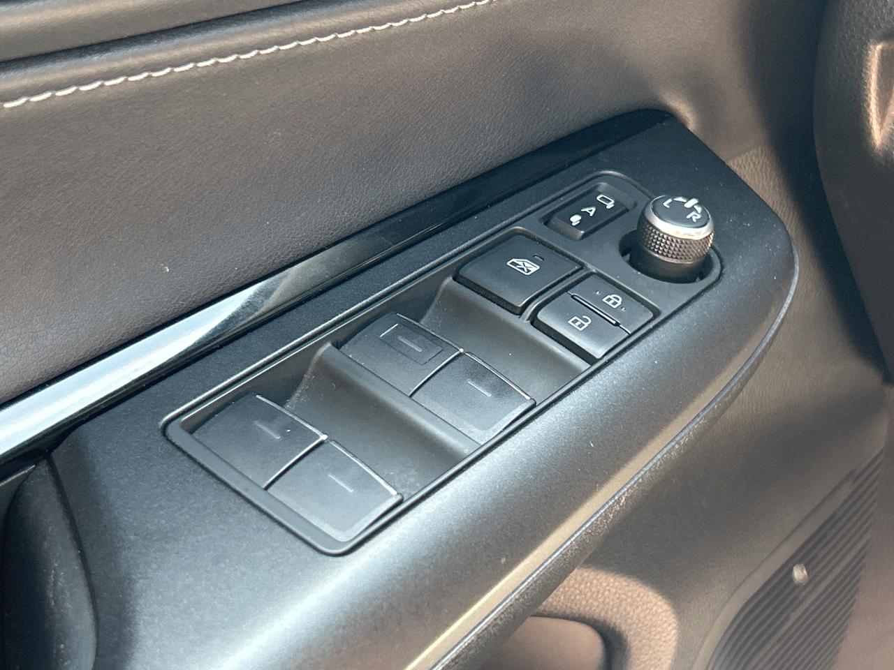 2023 Toyota Venza LE Hybrid   Clean Carfax Photo