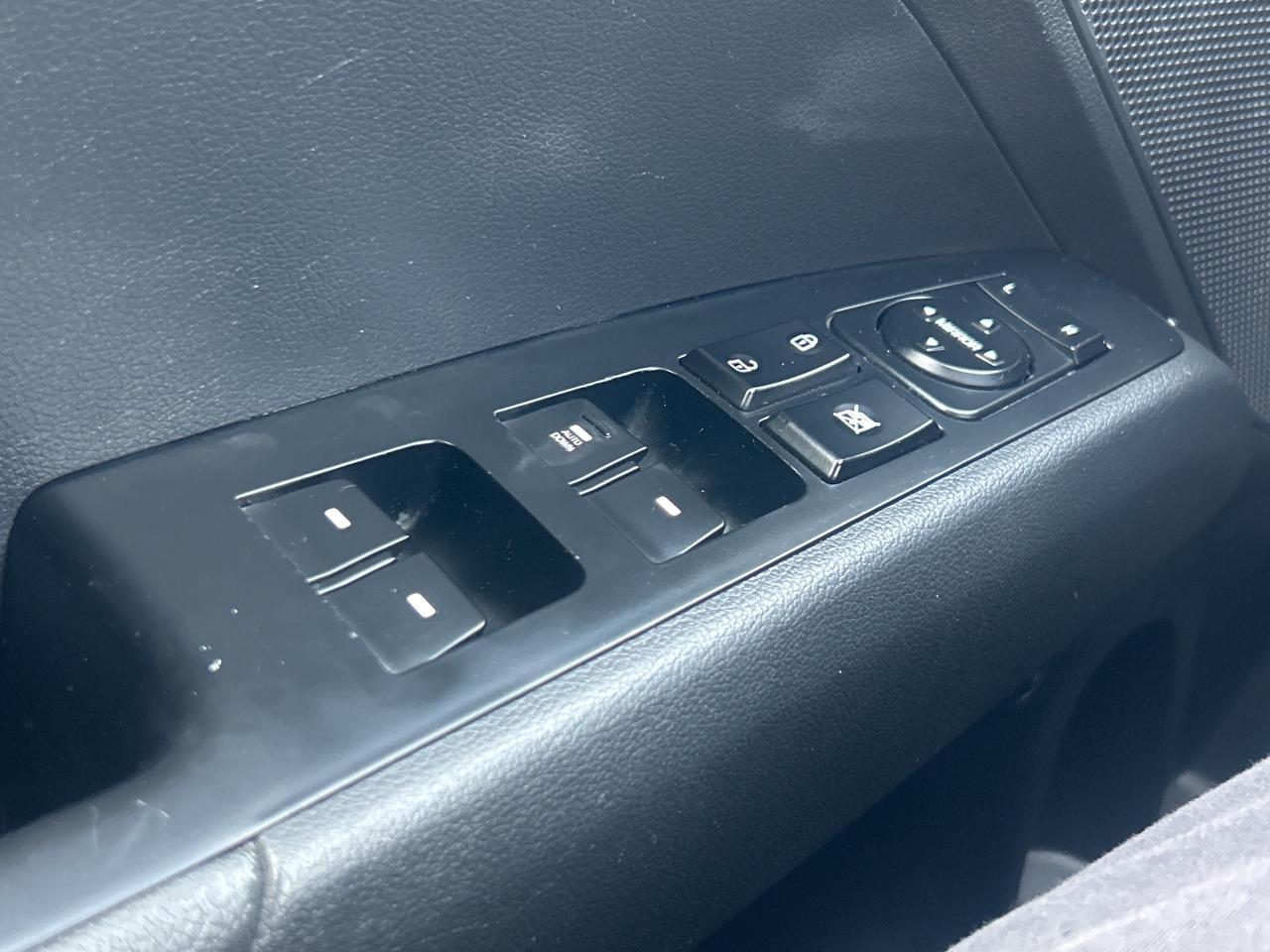 2020 Hyundai Elantra Essential   Clean Carfax Photo