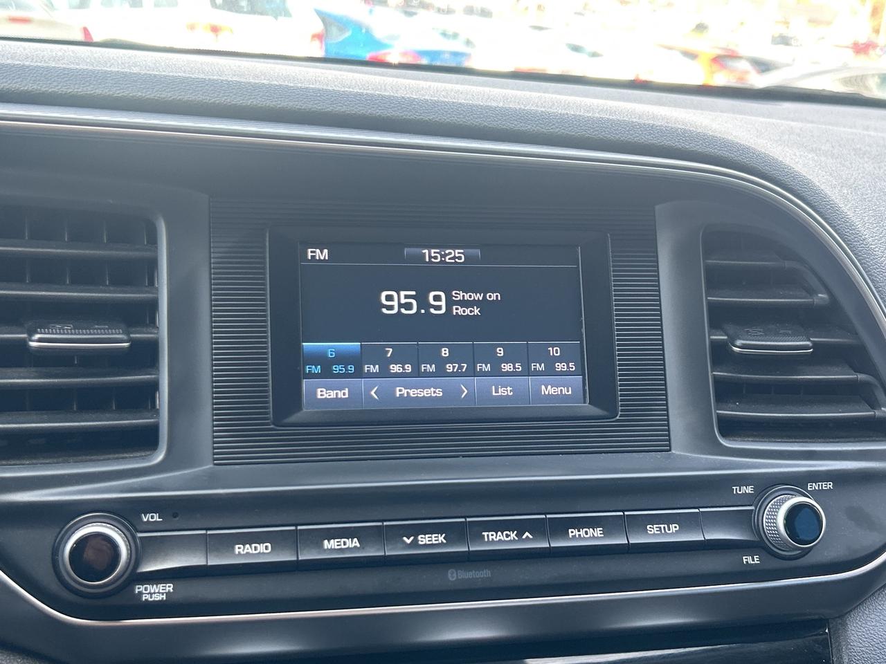 2020 Hyundai Elantra Essential   Clean Carfax Photo