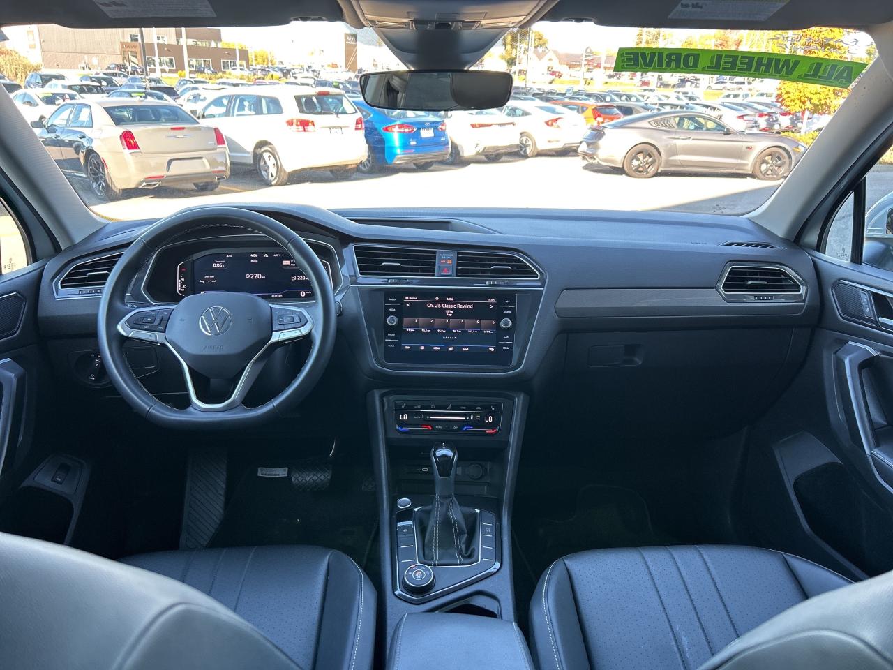 2024 Volkswagen Tiguan Comfortline 4MOTION    Pano Roof   Clean Carfax Photo