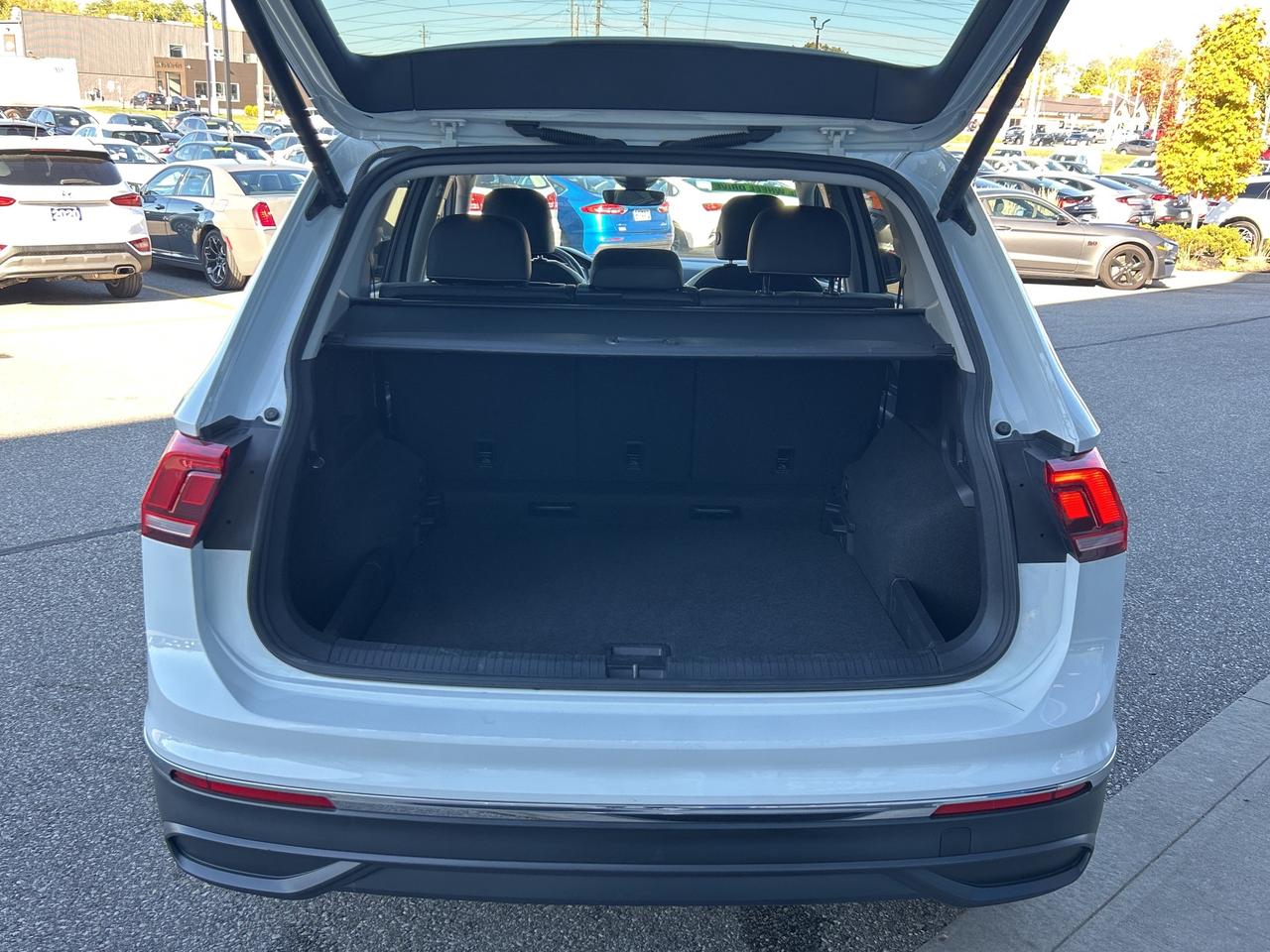 2024 Volkswagen Tiguan Comfortline 4MOTION    Pano Roof   Clean Carfax Photo4