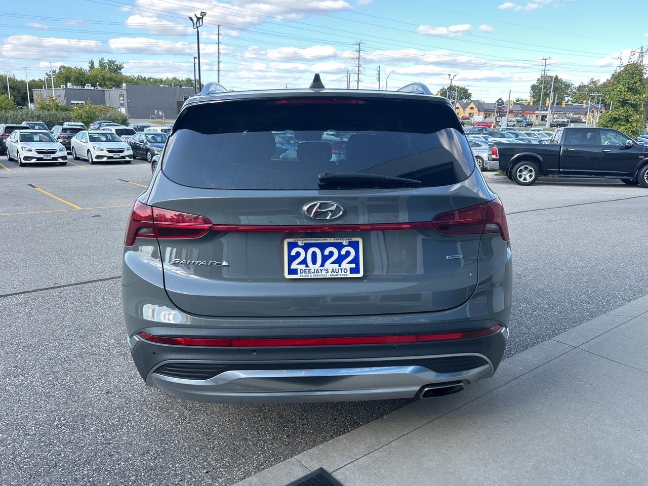 2022 Hyundai Santa Fe Preferred Photo3