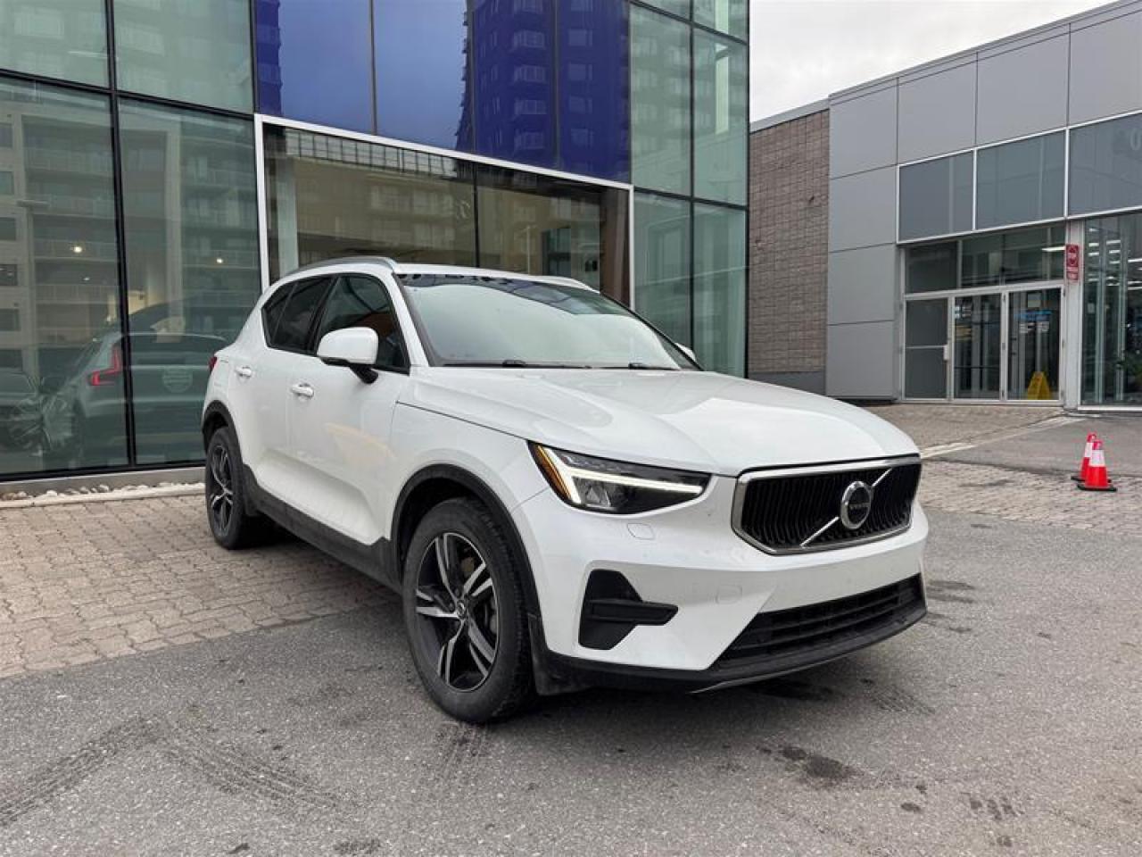 2023 Volvo XC40 B5 AWD Core Photo