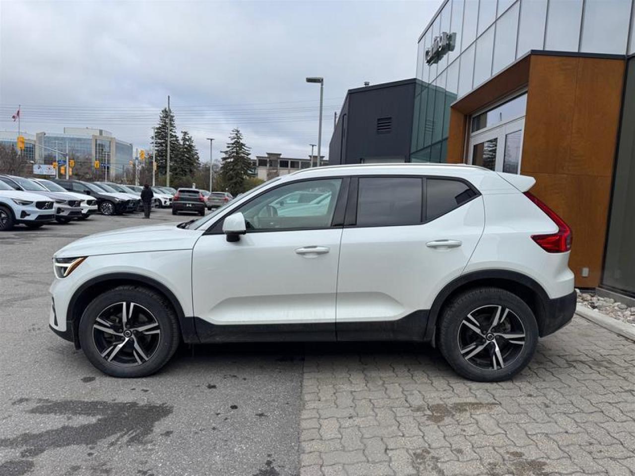 2023 Volvo XC40 B5 AWD Core Photo