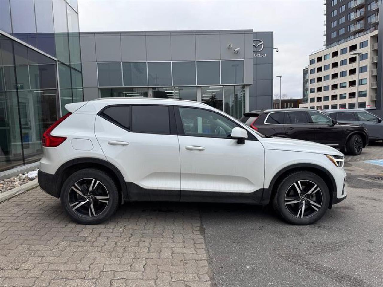 2023 Volvo XC40 B5 AWD Core Base Photo
