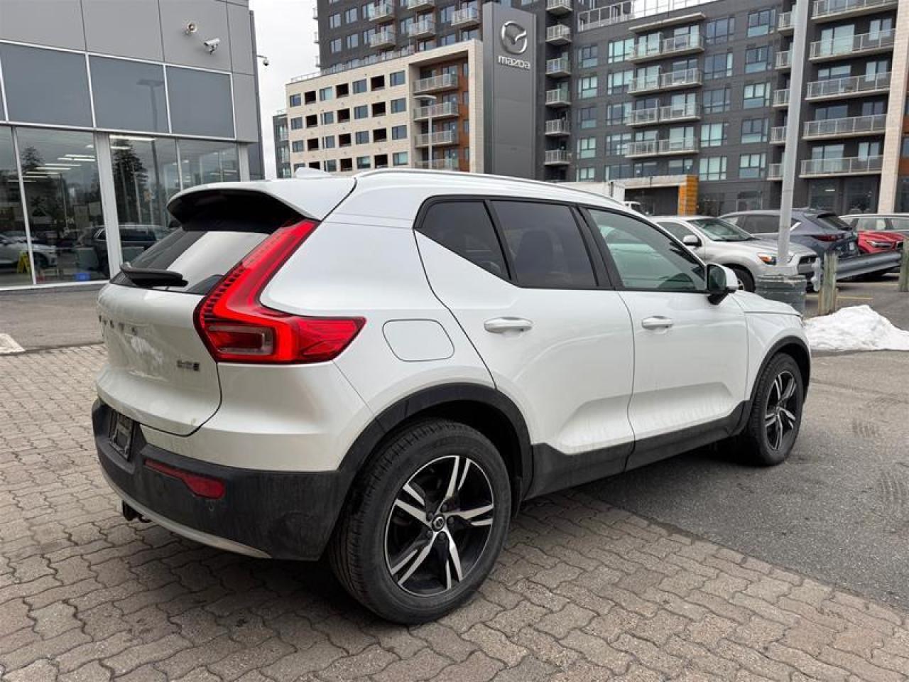 2023 Volvo XC40 B5 AWD Core Photo
