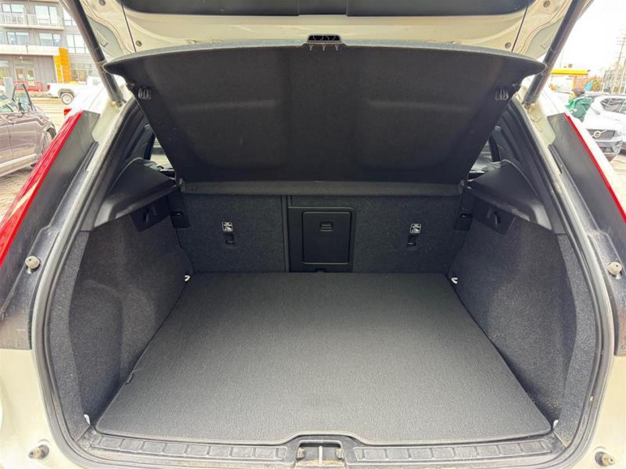 2023 Volvo XC40 B5 AWD Core Base Photo