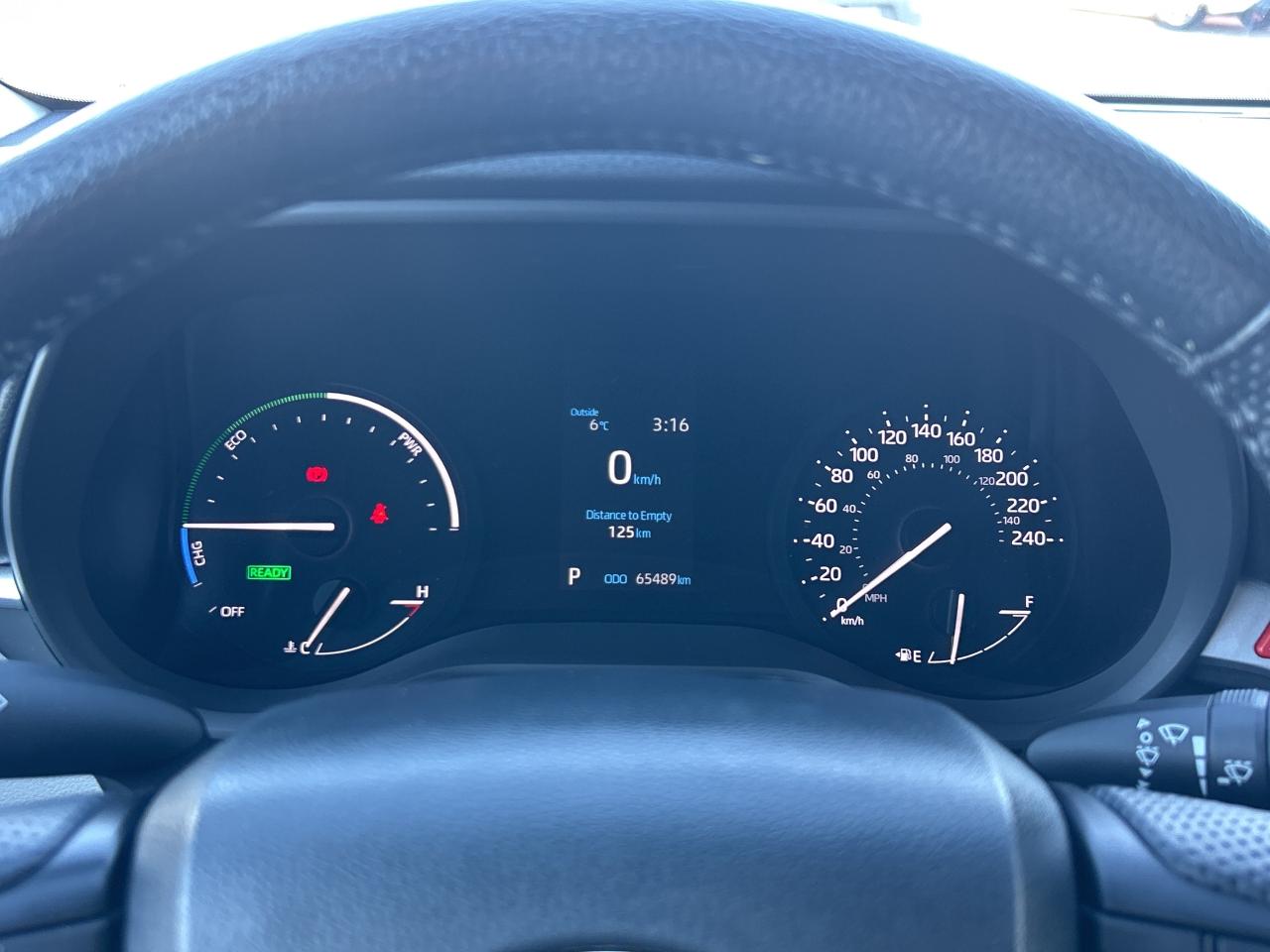 2022 Toyota Sienna LE Hybrid 8-Passenger    Clean Carfax Photo