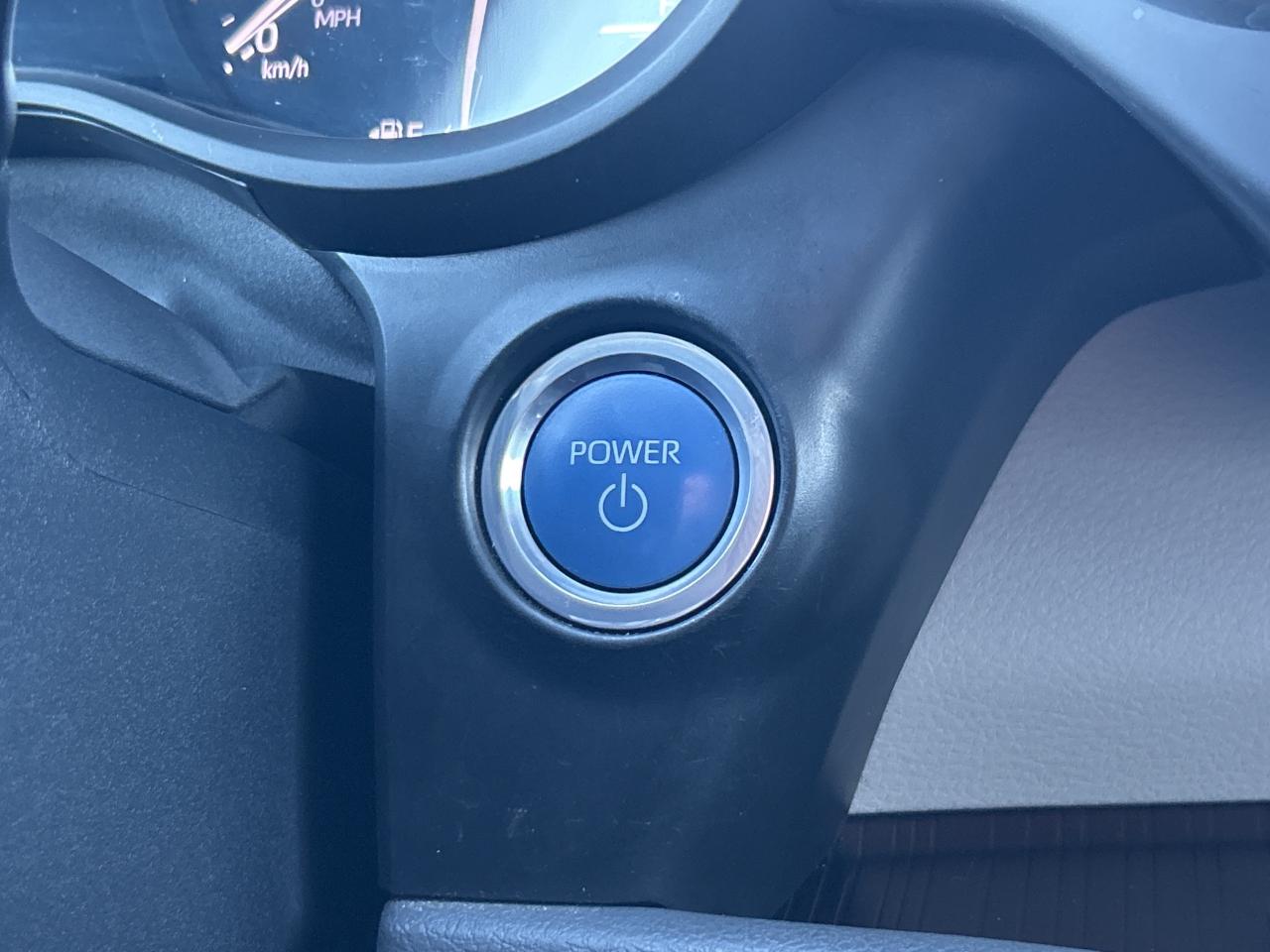 2022 Toyota Sienna LE Hybrid 8-Passenger    Clean Carfax Photo