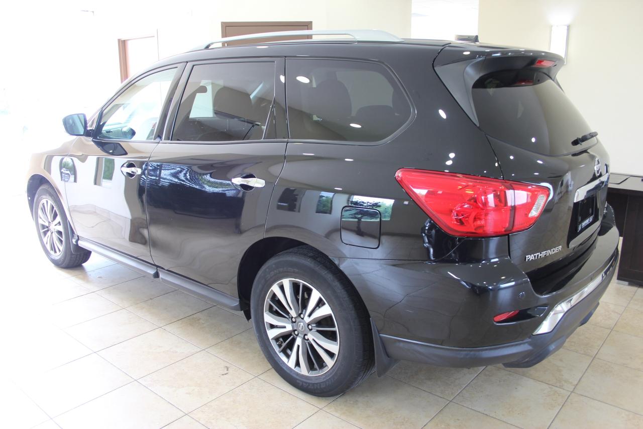 2017 Nissan Pathfinder SV 4WD LOW KM! Photo