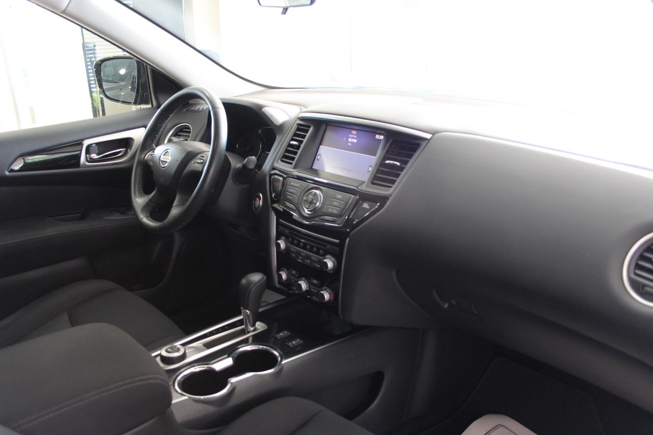 2017 Nissan Pathfinder SV 4WD LOW KM! Photo3